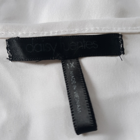 Daisy Fuentes Sleeveless Top - Picture 3 of 3